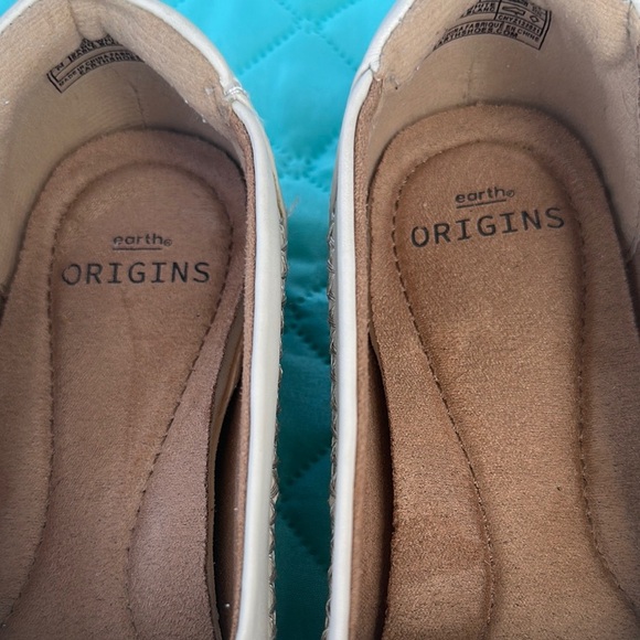 Earth Origins White Slip-On Flats with Cutout Design - Picture 2 of 5